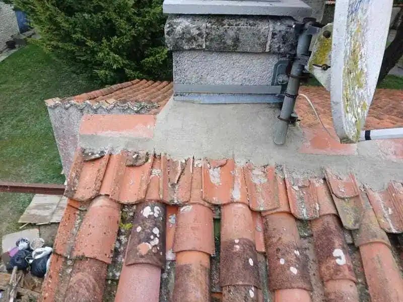 Photo d'une toiture lors d'un dépannage d'urgence